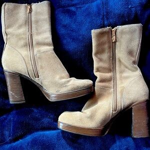 Ladies  size 6 tan boots